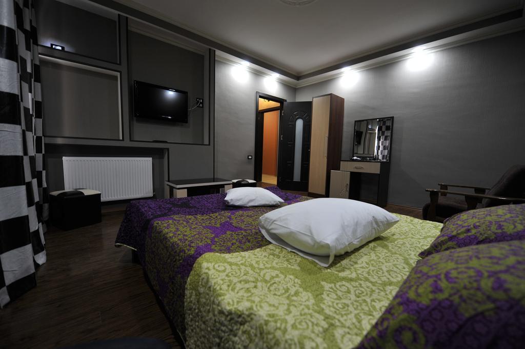 Dkd-Bridge Hotel Tiflis Exterior foto