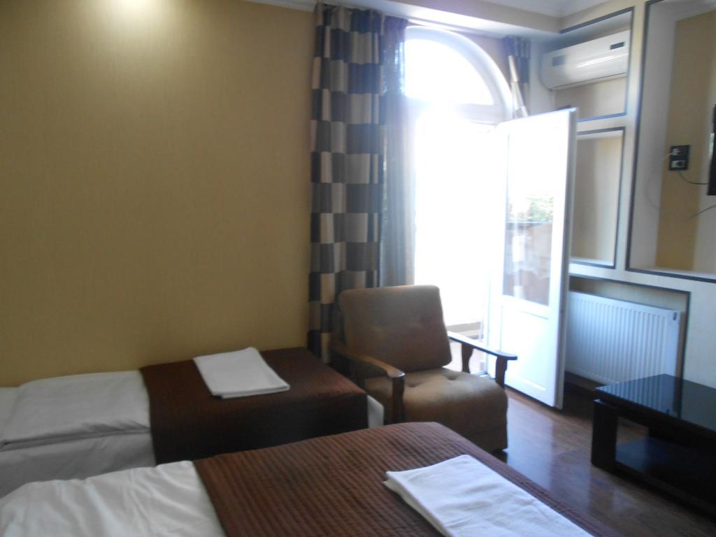 Dkd-Bridge Hotel Tiflis Exterior foto
